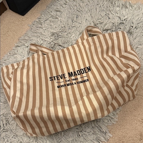 Steve Madden Other - Steve Madden Beige and White Striped oversized Bag
